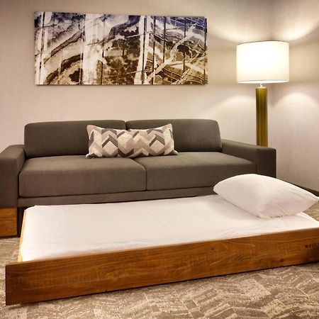 Springhill Suites By Marriott Coralville Bagian luar foto