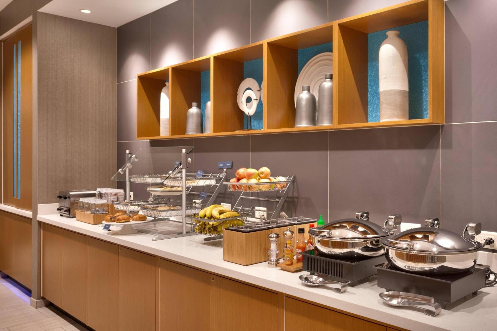 Springhill Suites By Marriott Coralville Bagian luar foto