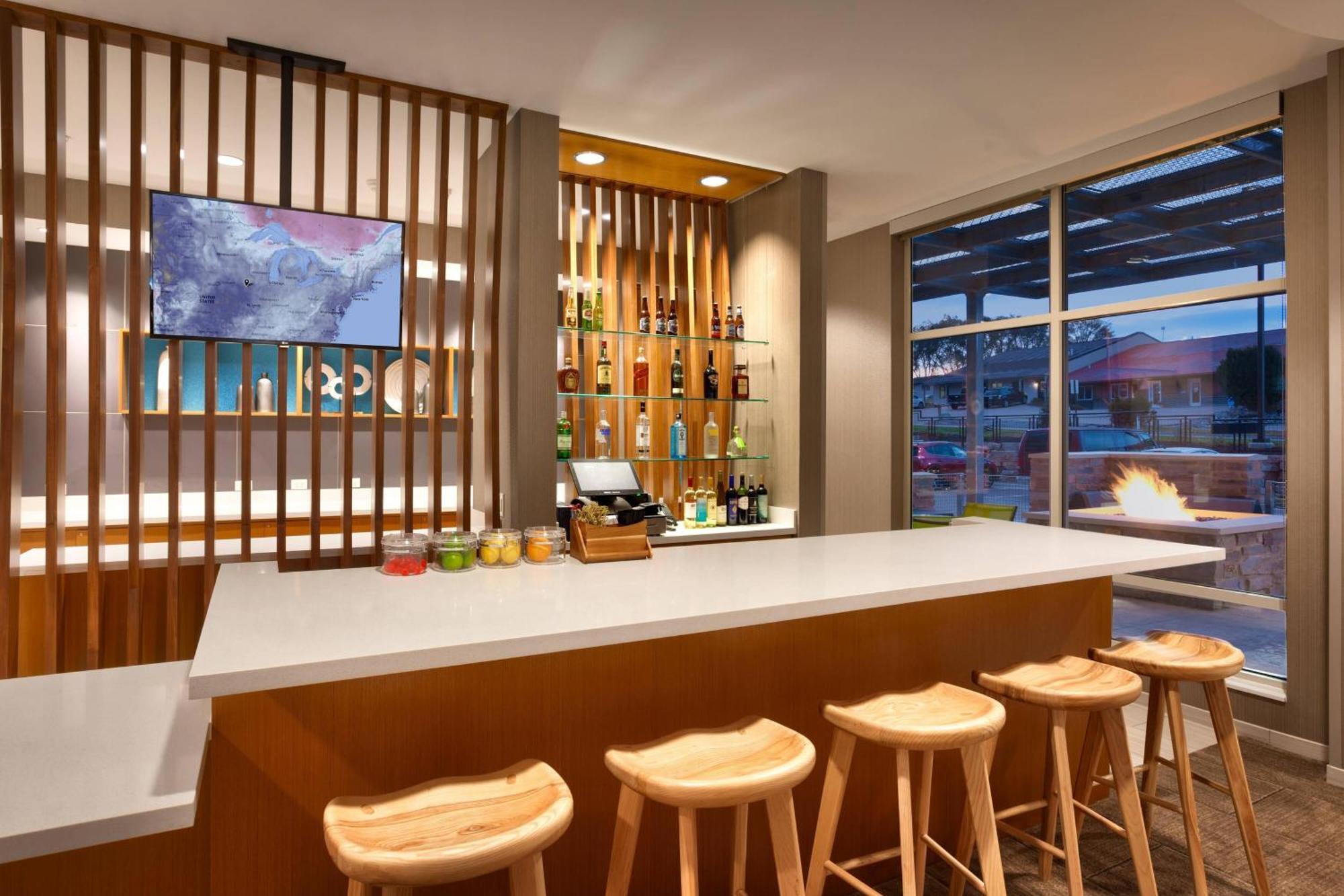 Springhill Suites By Marriott Coralville Bagian luar foto