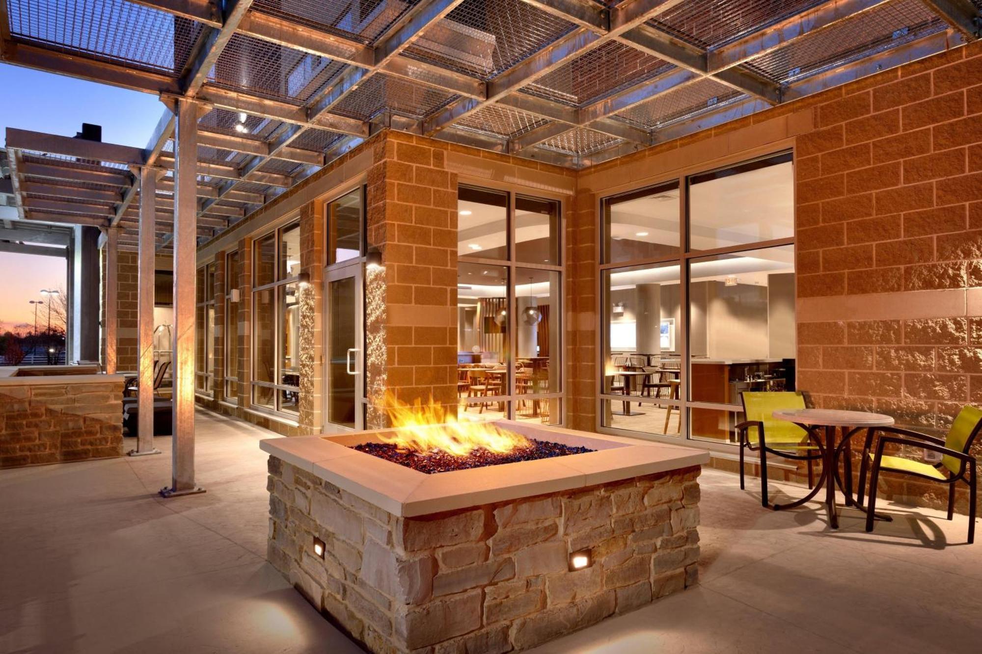 Springhill Suites By Marriott Coralville Bagian luar foto
