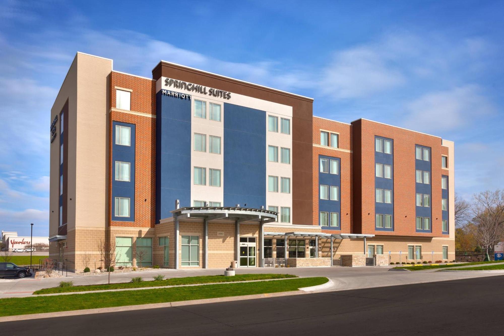 Springhill Suites By Marriott Coralville Bagian luar foto