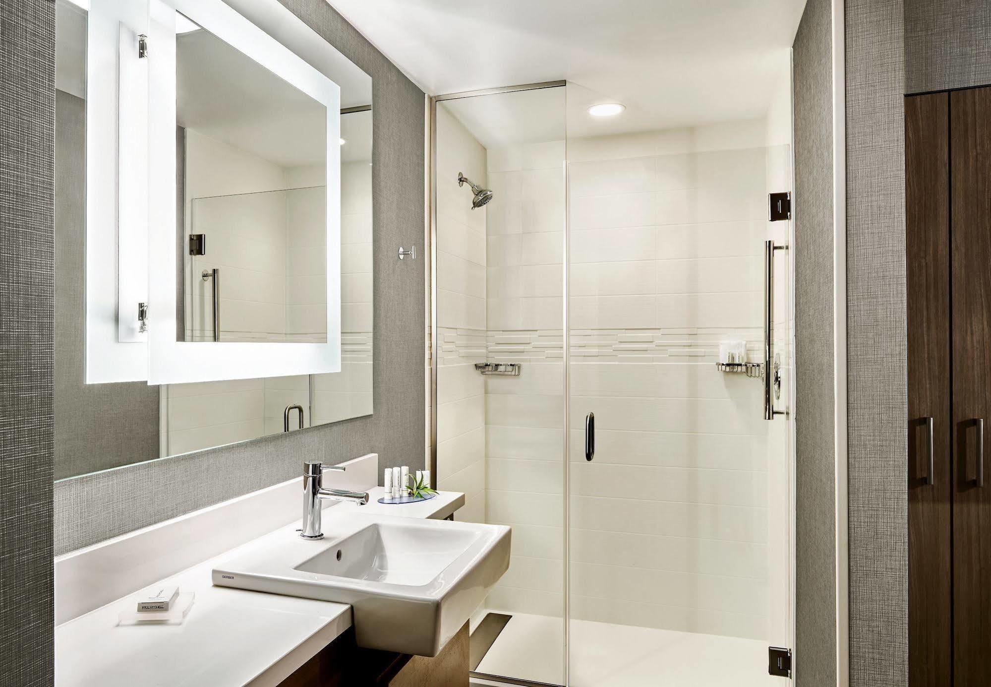 Springhill Suites By Marriott Coralville Bagian luar foto