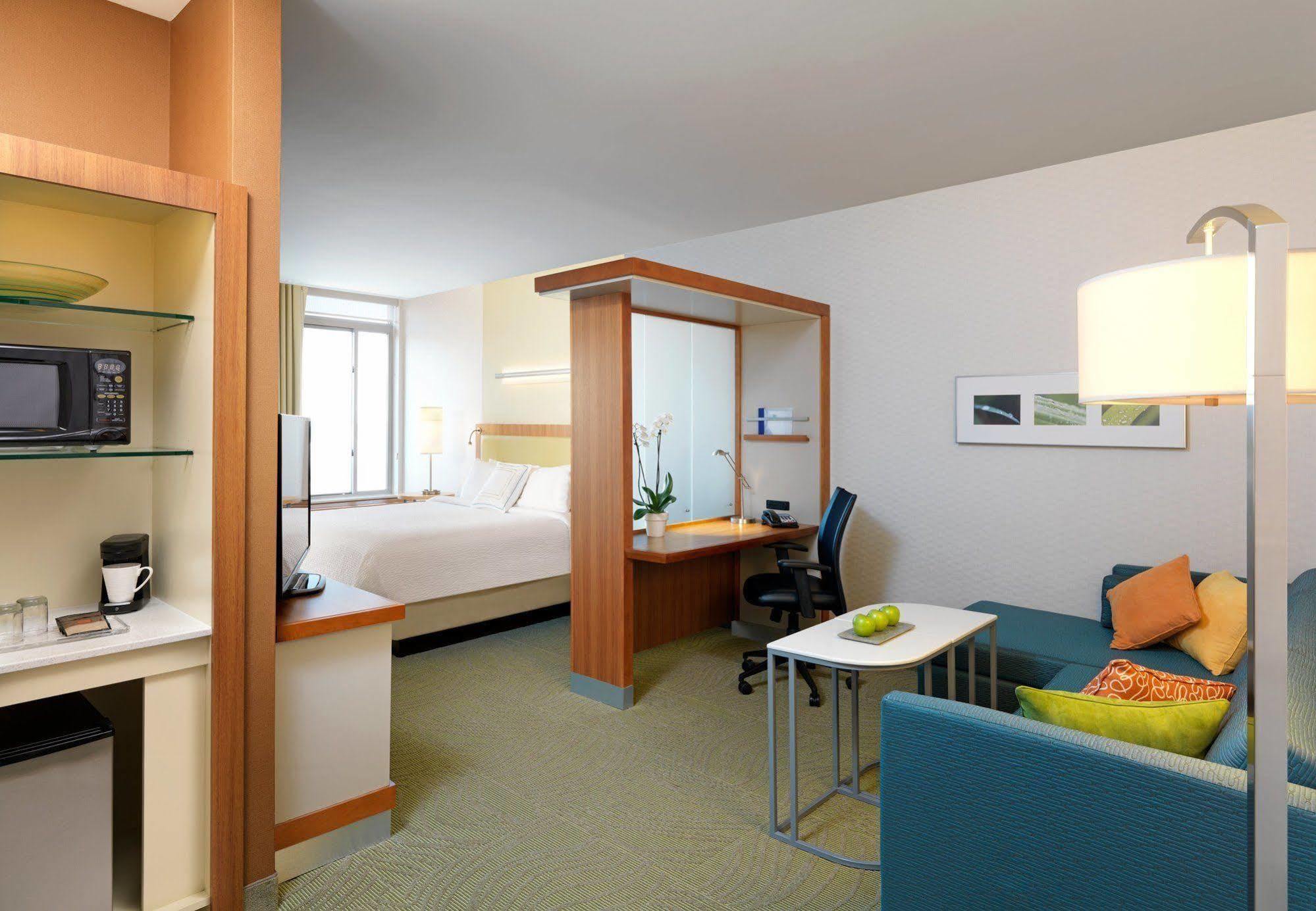 Springhill Suites By Marriott Coralville Bagian luar foto