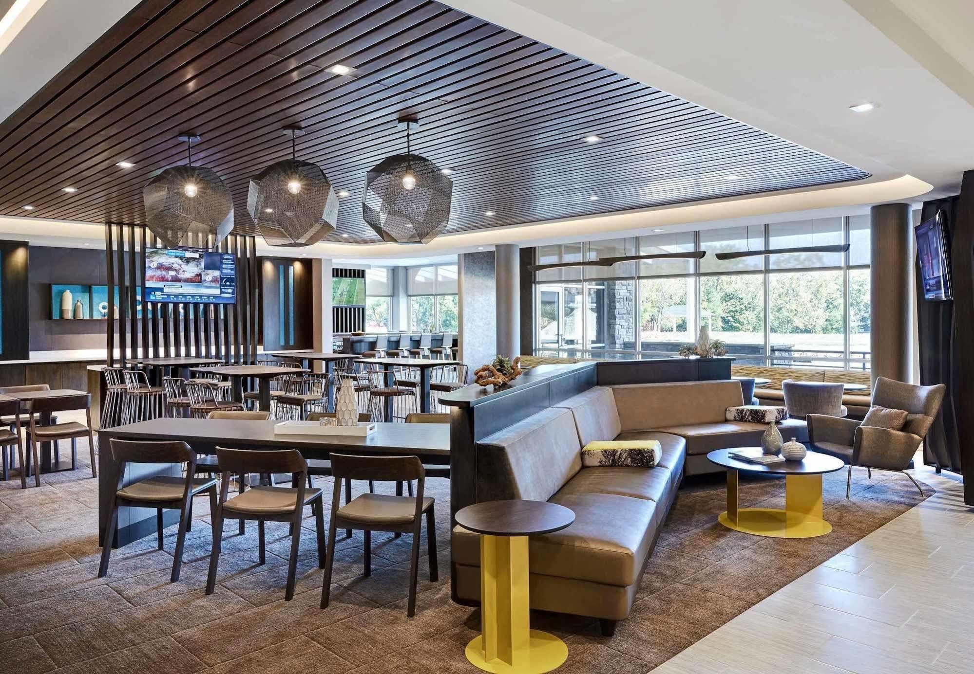 Springhill Suites By Marriott Coralville Bagian luar foto