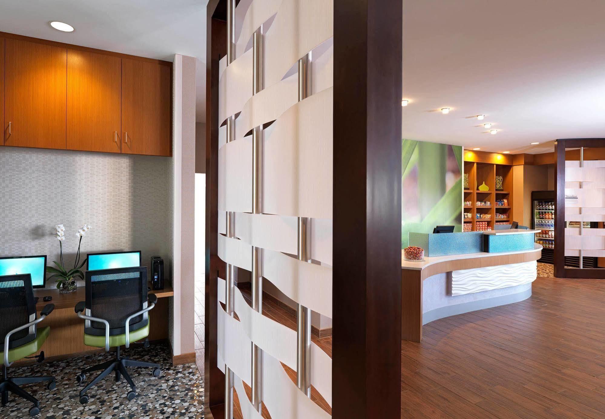 Springhill Suites By Marriott Coralville Bagian luar foto